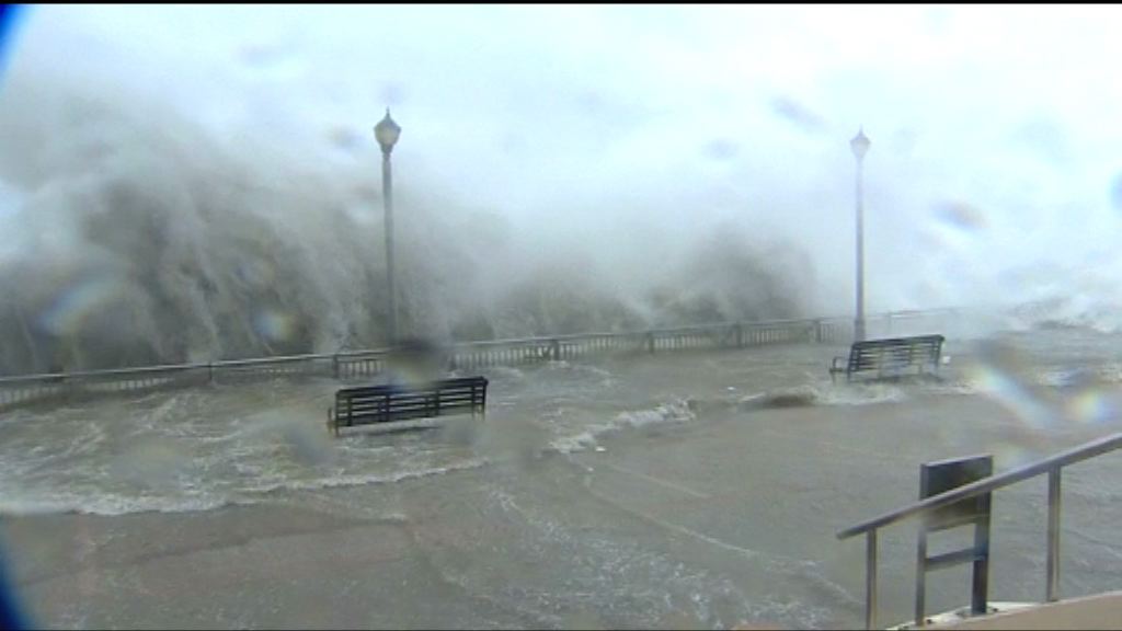 天鴿襲港　十號颶風信號持續五小時