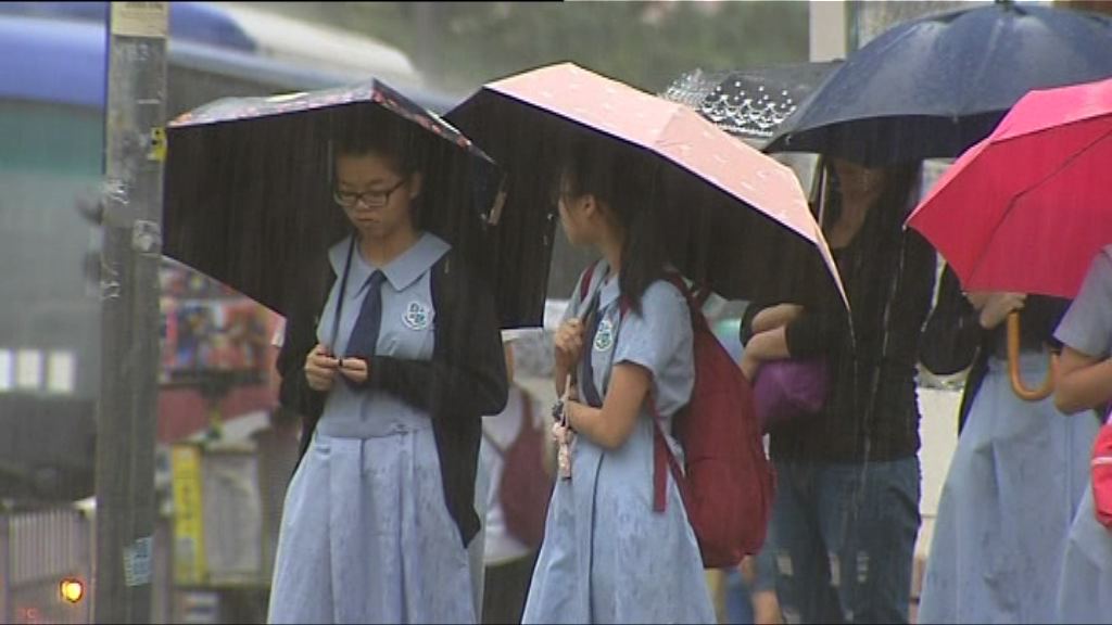 紅雨警告生效　料早上仍有狂風大雨