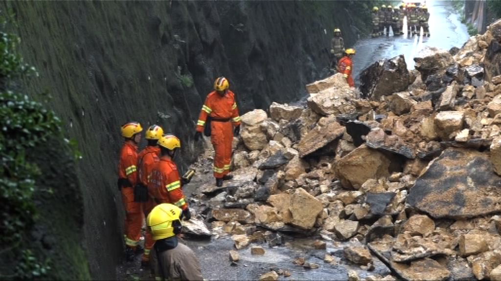 紅雨下多區水浸　大潭山泥傾瀉