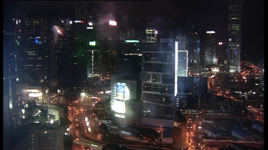 八號西北烈風及暴風信號生效