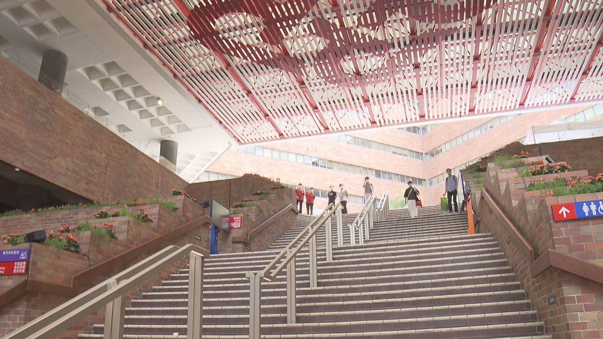 據悉當局計劃明年起分3年加大學學費 加幅不多於9%