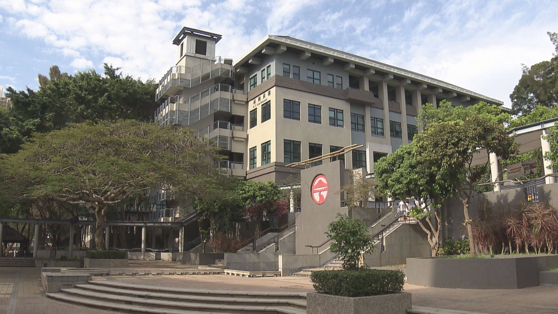 據悉當局計劃明年起分3年加大學學費 加幅不多於9%