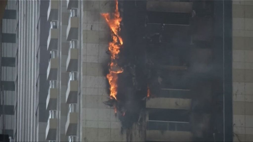 迪拜75層摩天大廈起火