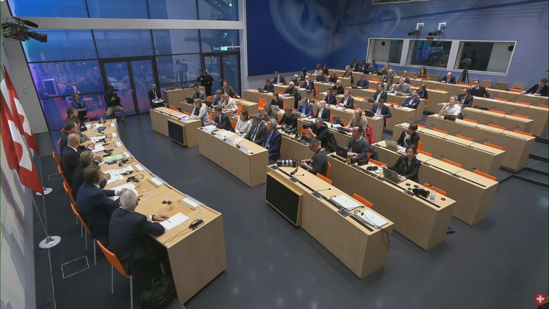 瑞銀同意以30億瑞法郎收購瑞信