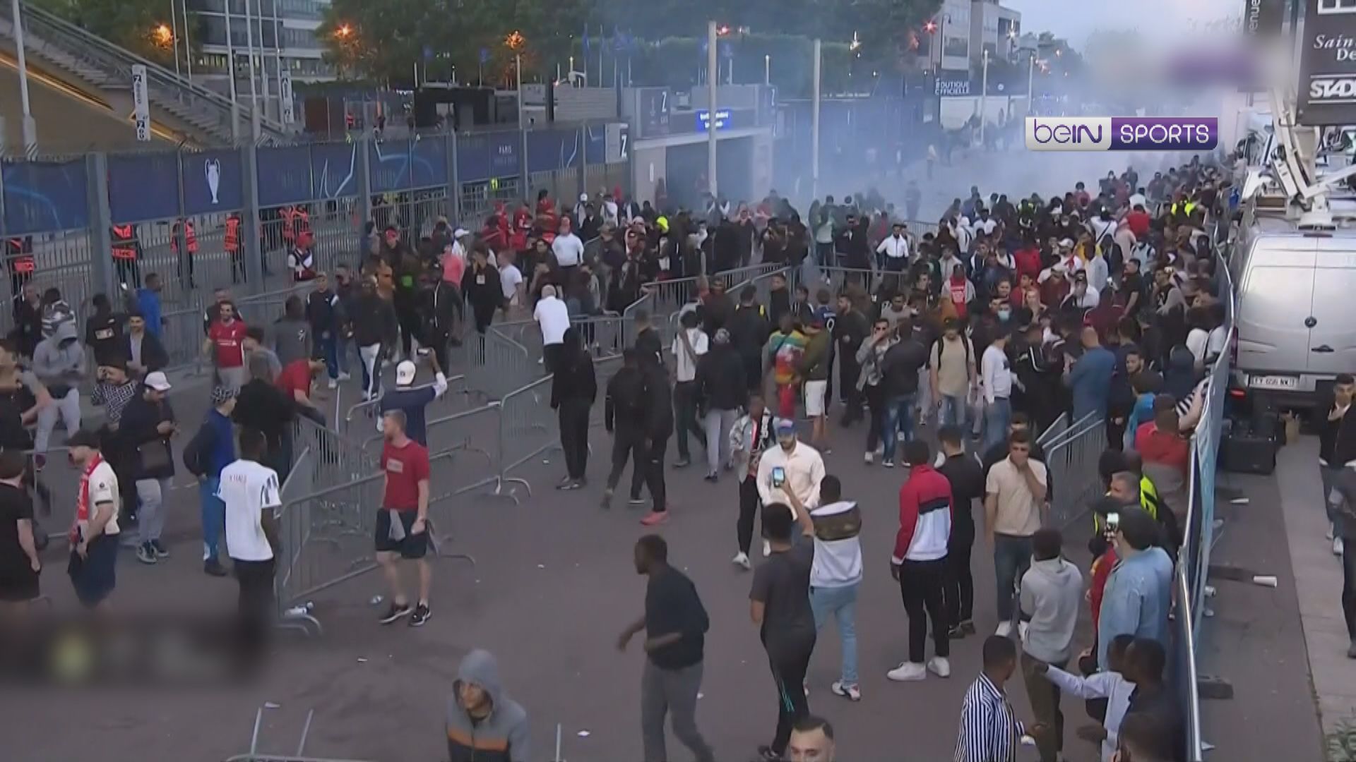 歐聯決賽遲逾半小時上演　法國警方一度向球迷放催淚氣體