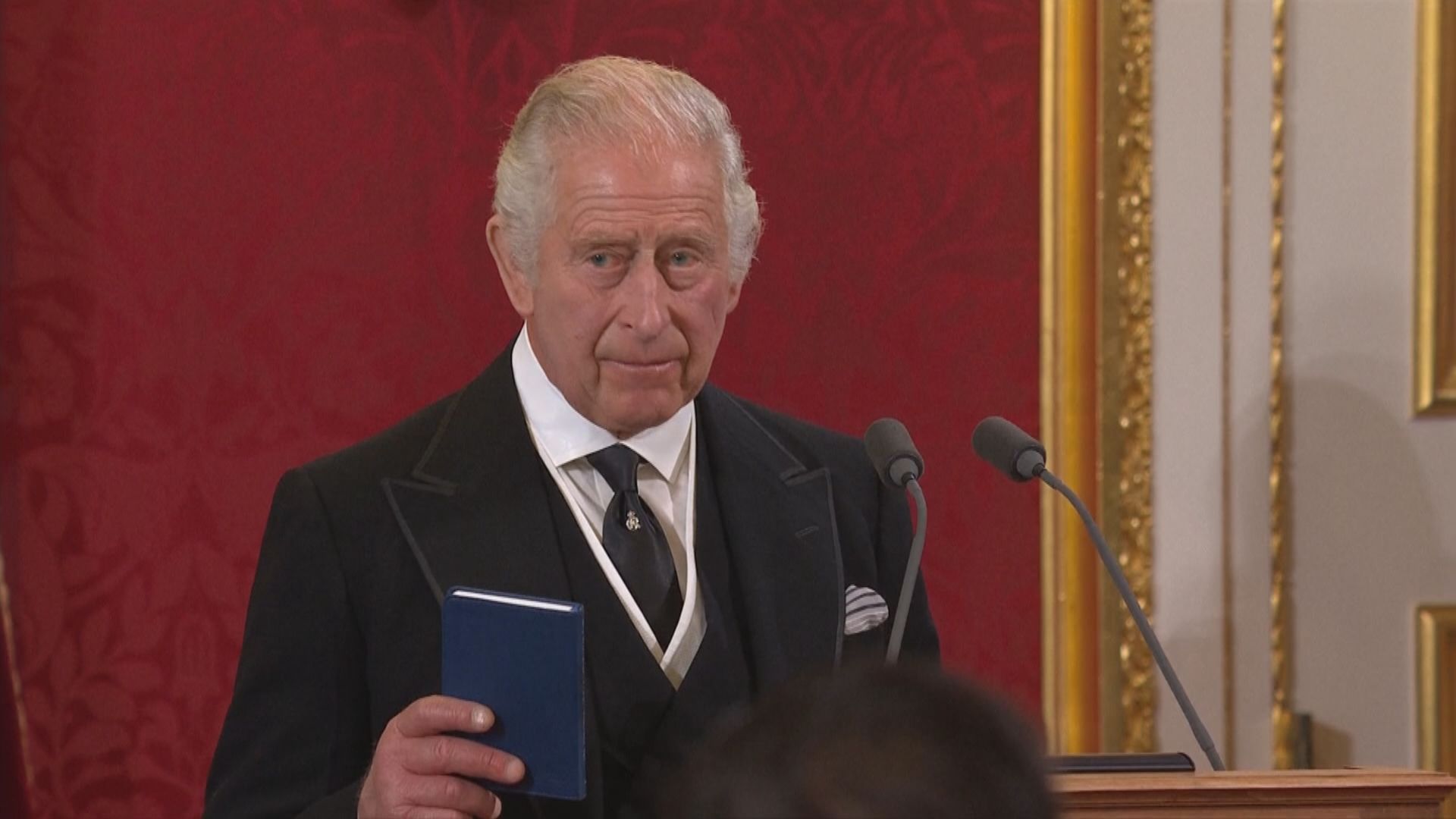 查理斯三世正式即位