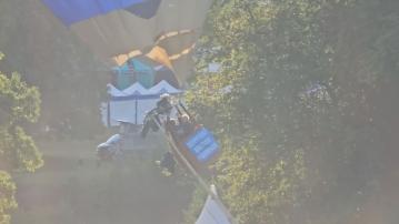 英國熱氣球嘉年華會期間失控撞向燈柱