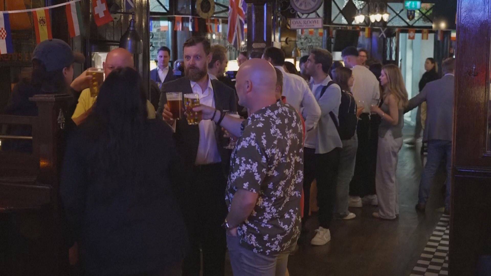 英國政府擬賦權倫敦市長解除酒吧營業時間限制