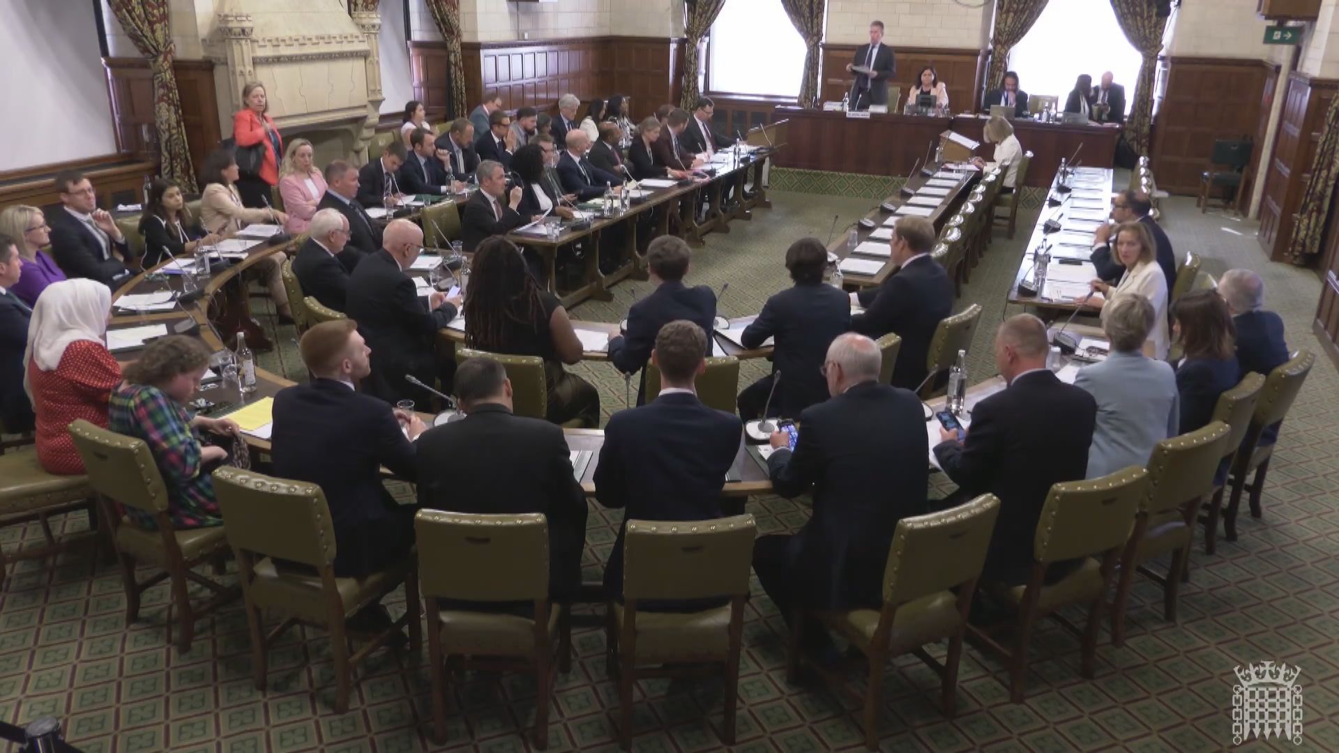 BNO簽證｜英國國會辯論網上聯署　官員無明確回應居住期會否變「10+1」