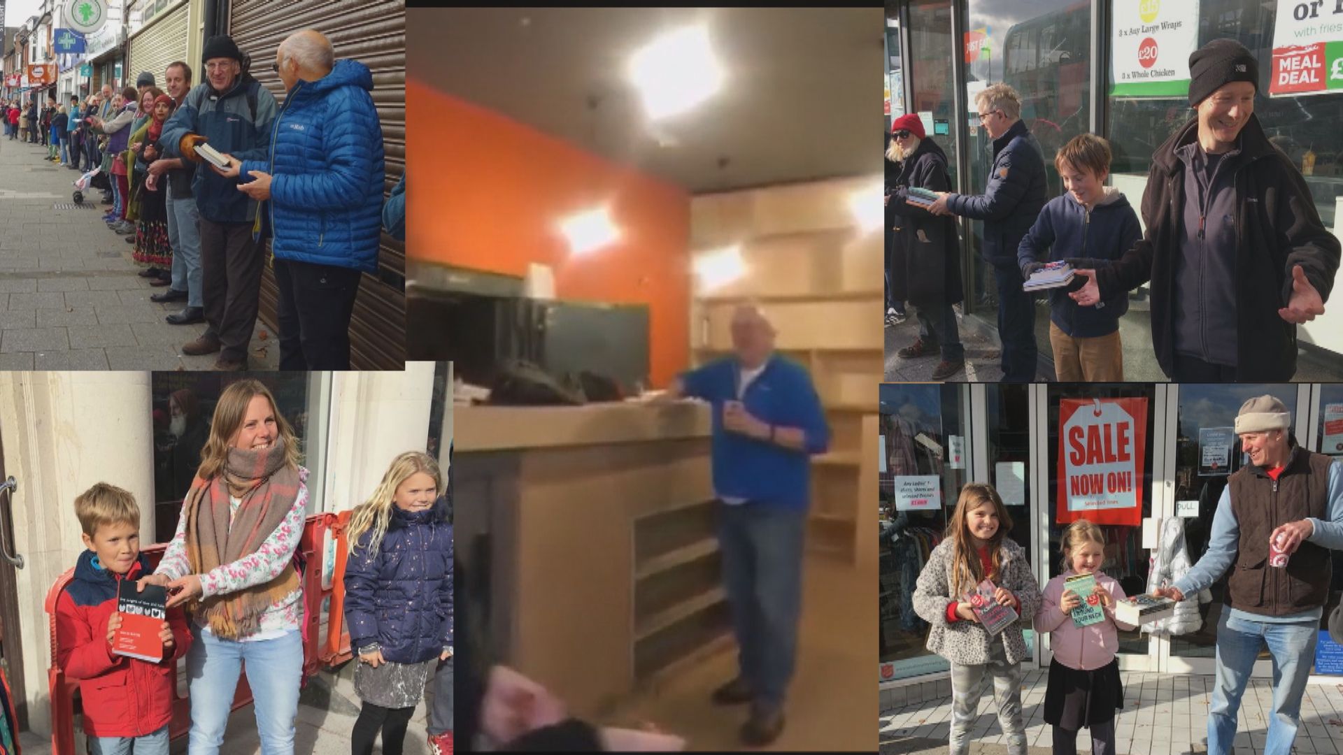 英國逾二百人築人鏈協助書店搬遷