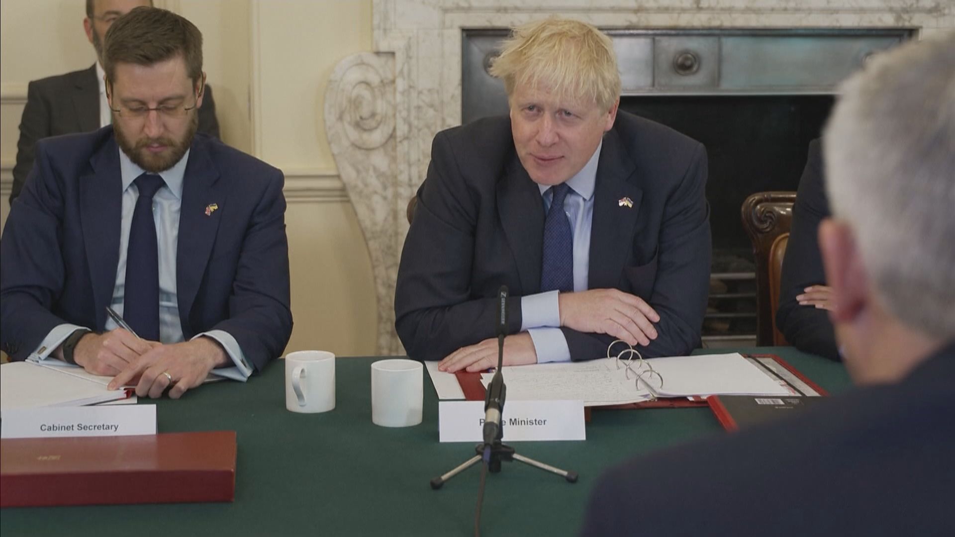 約翰遜避過黨內逼宮後　提出一系列民生政策