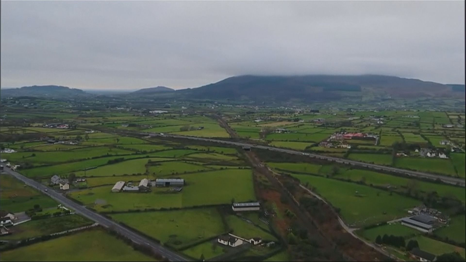 英國脫歐草案協定過渡期間北愛不設硬邊界 