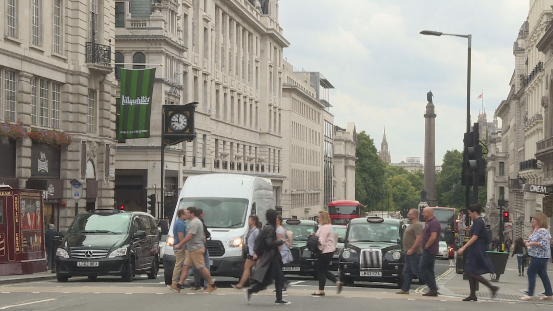 英國財政部預測英國脫歐後經濟將萎縮