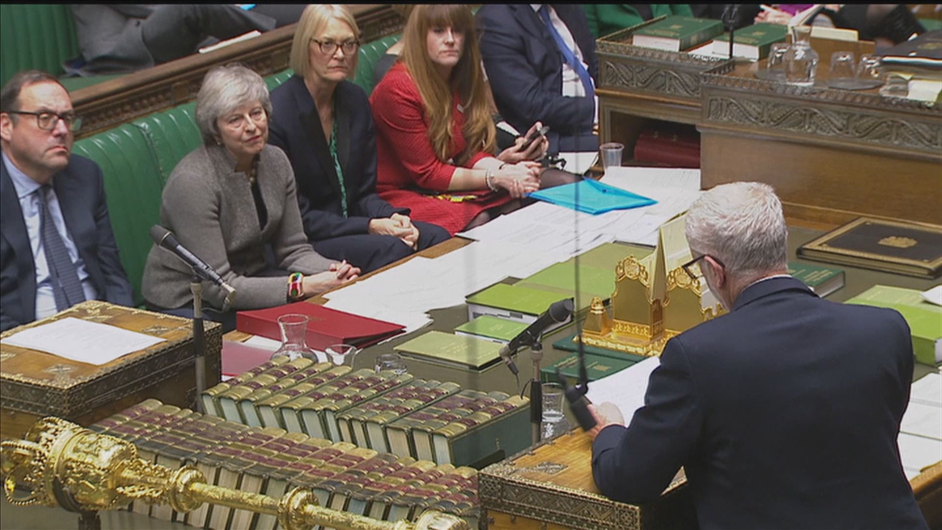 郝爾彬向文翠珊個人提不信任動議