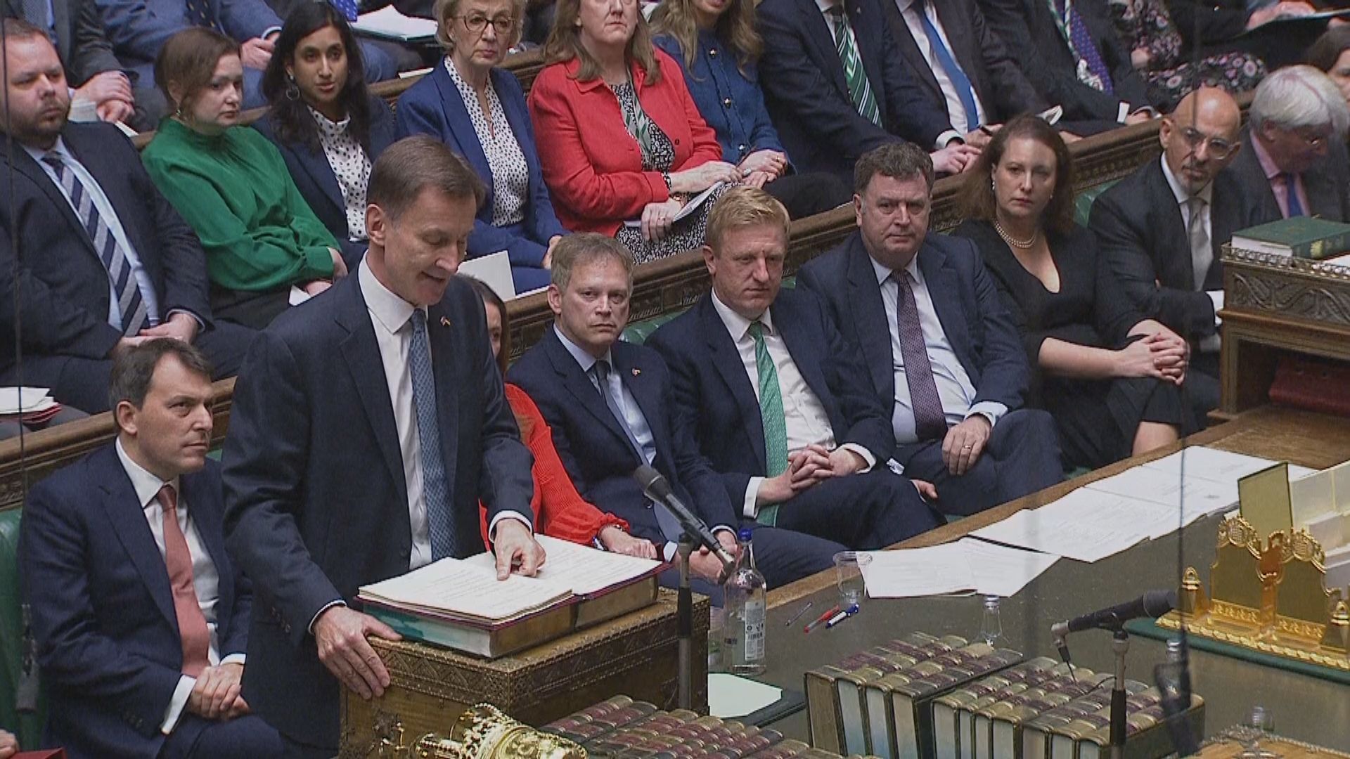 英國公布加稅及削減開支計劃　共涉及550億英鎊