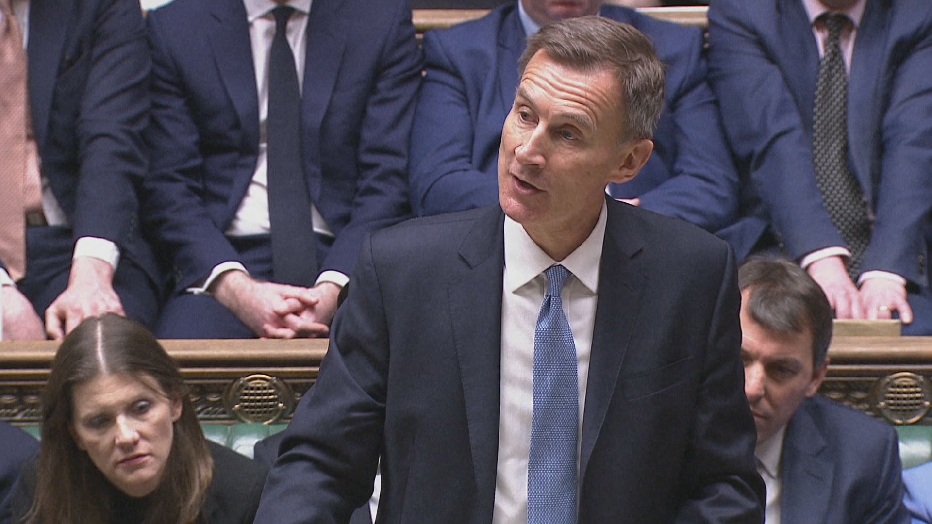 英國財相公布財政預算案　稱今年不會出現技術性衰退