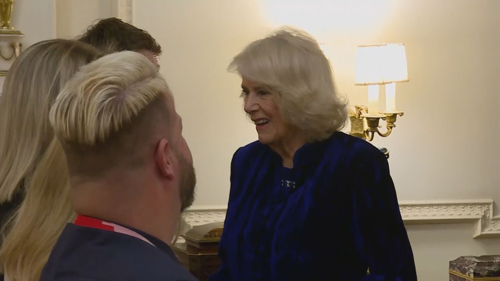 卡米拉新冠檢測陽性正自我隔離