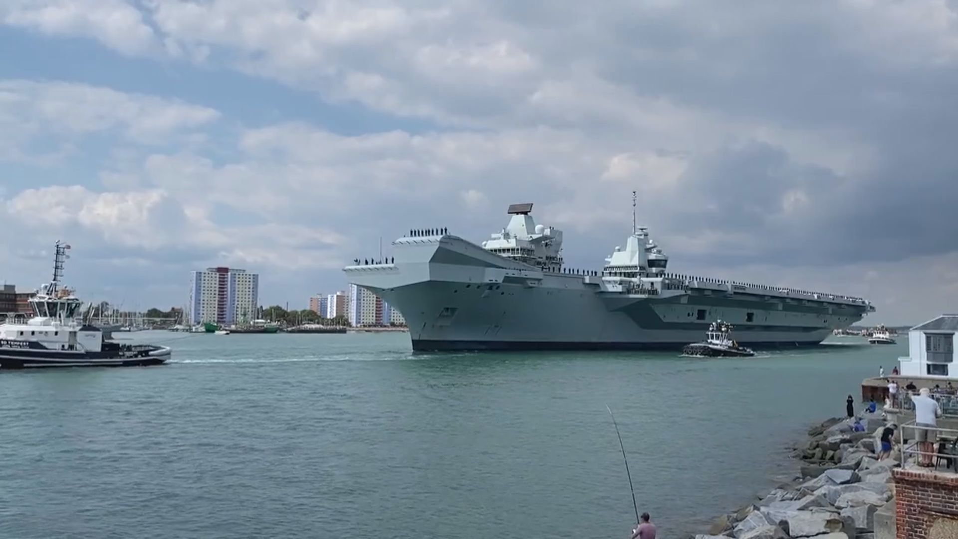 英國航母威爾斯親王號出發一天後故障維修