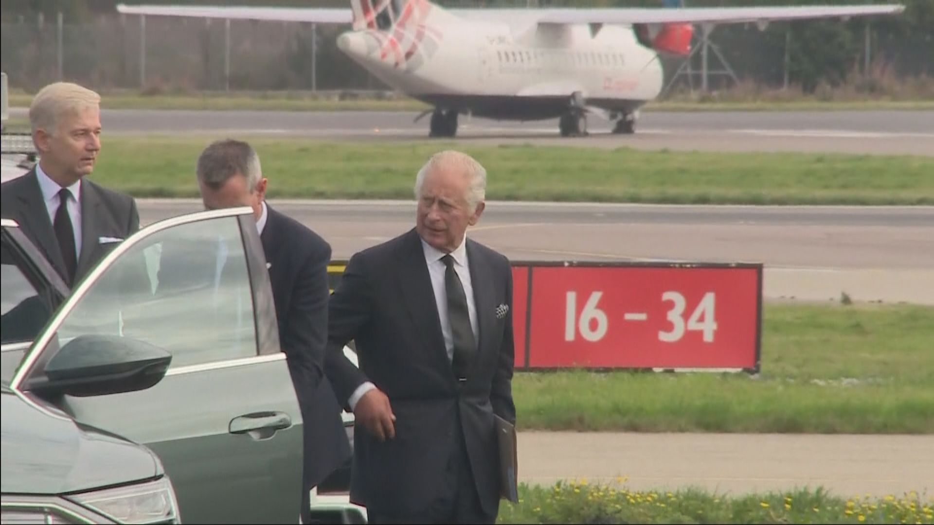 英王查理斯三世由蘇格蘭返抵倫敦　稍後發表全國講話