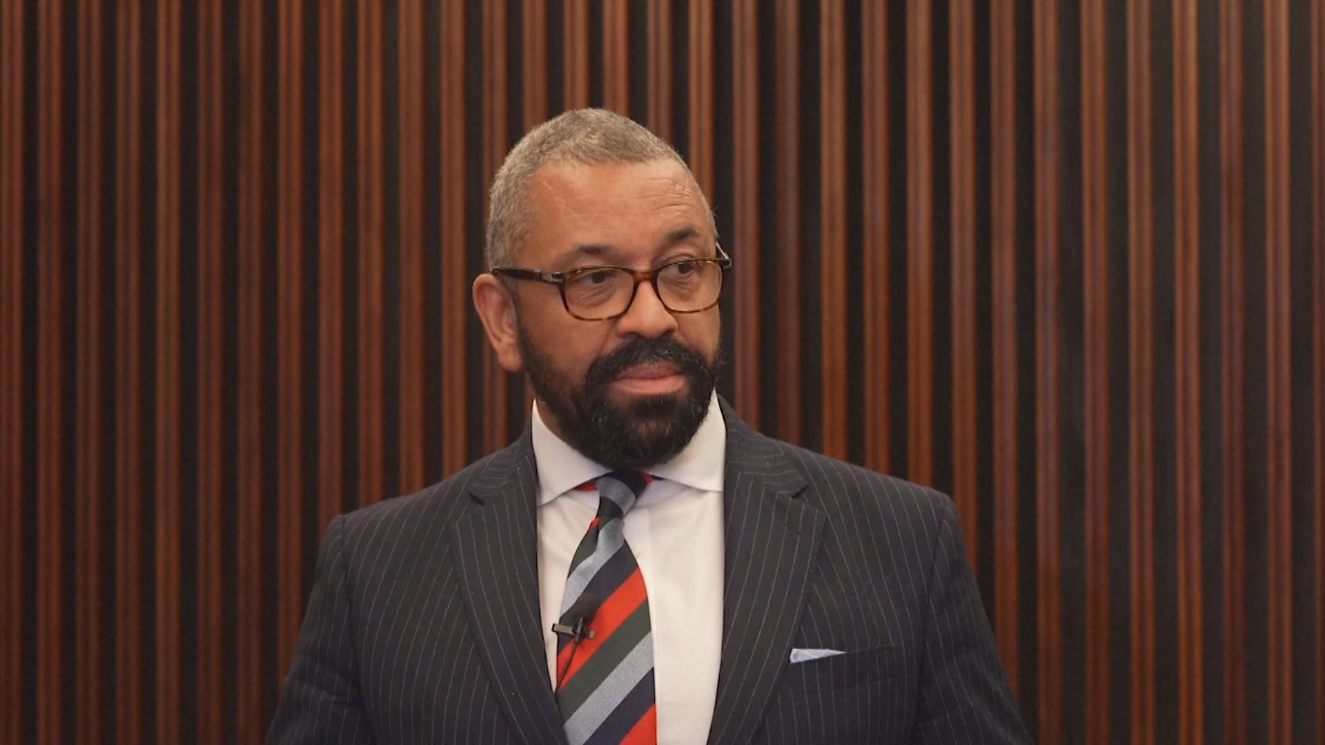 英國外相祁湛明據報因應外長秦剛久未露面決定押後訪華