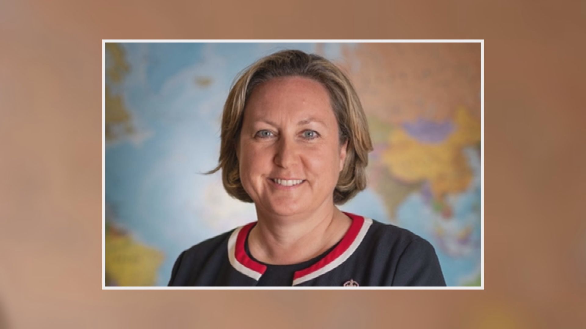 英國外交部國務大臣卓雅敏啟程訪華 將到訪香港