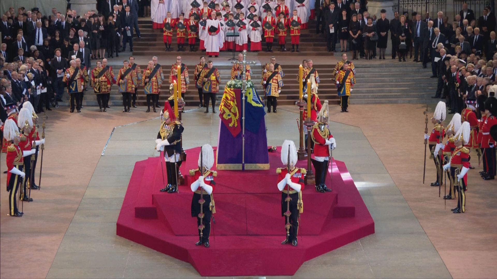 英女王靈柩移送至西敏宮　國葬前全日開放供公眾瞻仰