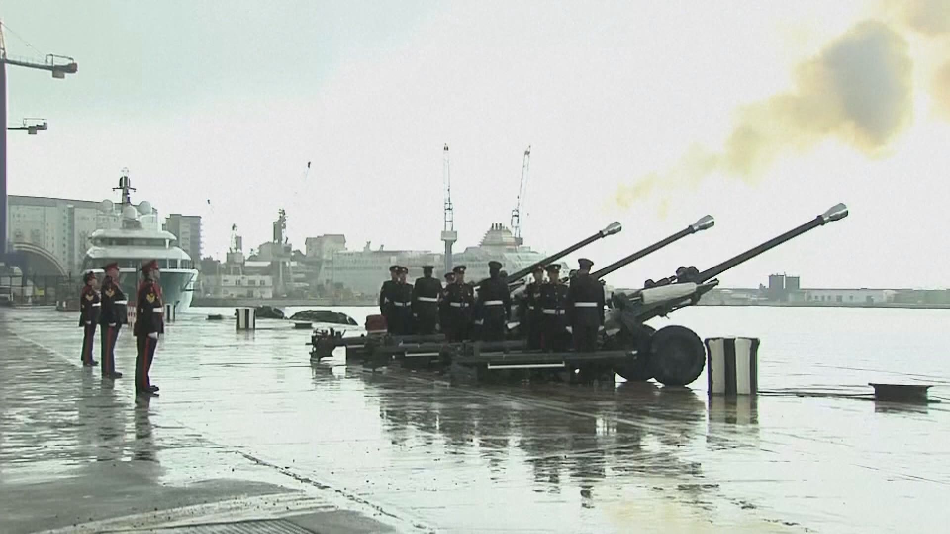 菲臘親王逝世 多處先後鳴炮41響向他致意