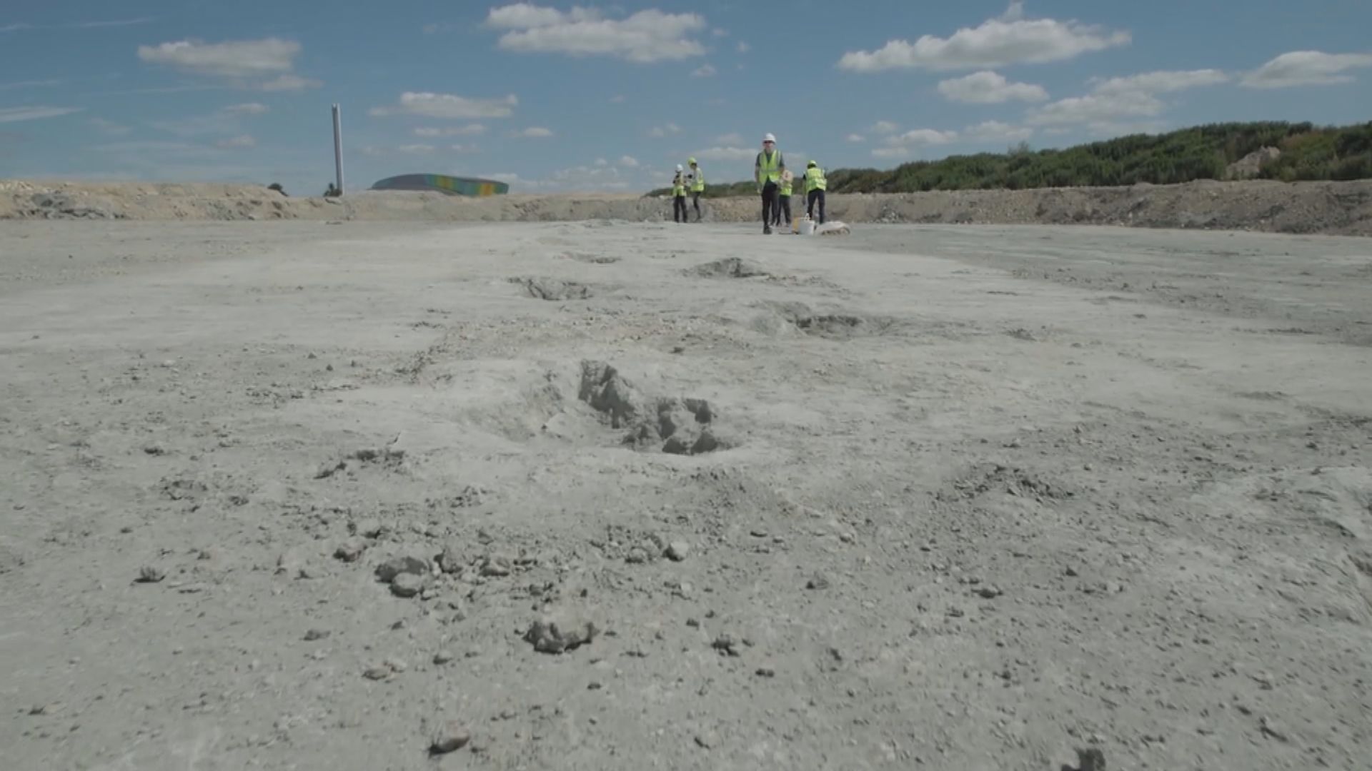 英國中部發現當地最大規模恐龍足跡遺址　約200腳印可追溯至1.6億年前
