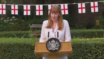 英副首相認少交物業印花稅被要求辭職