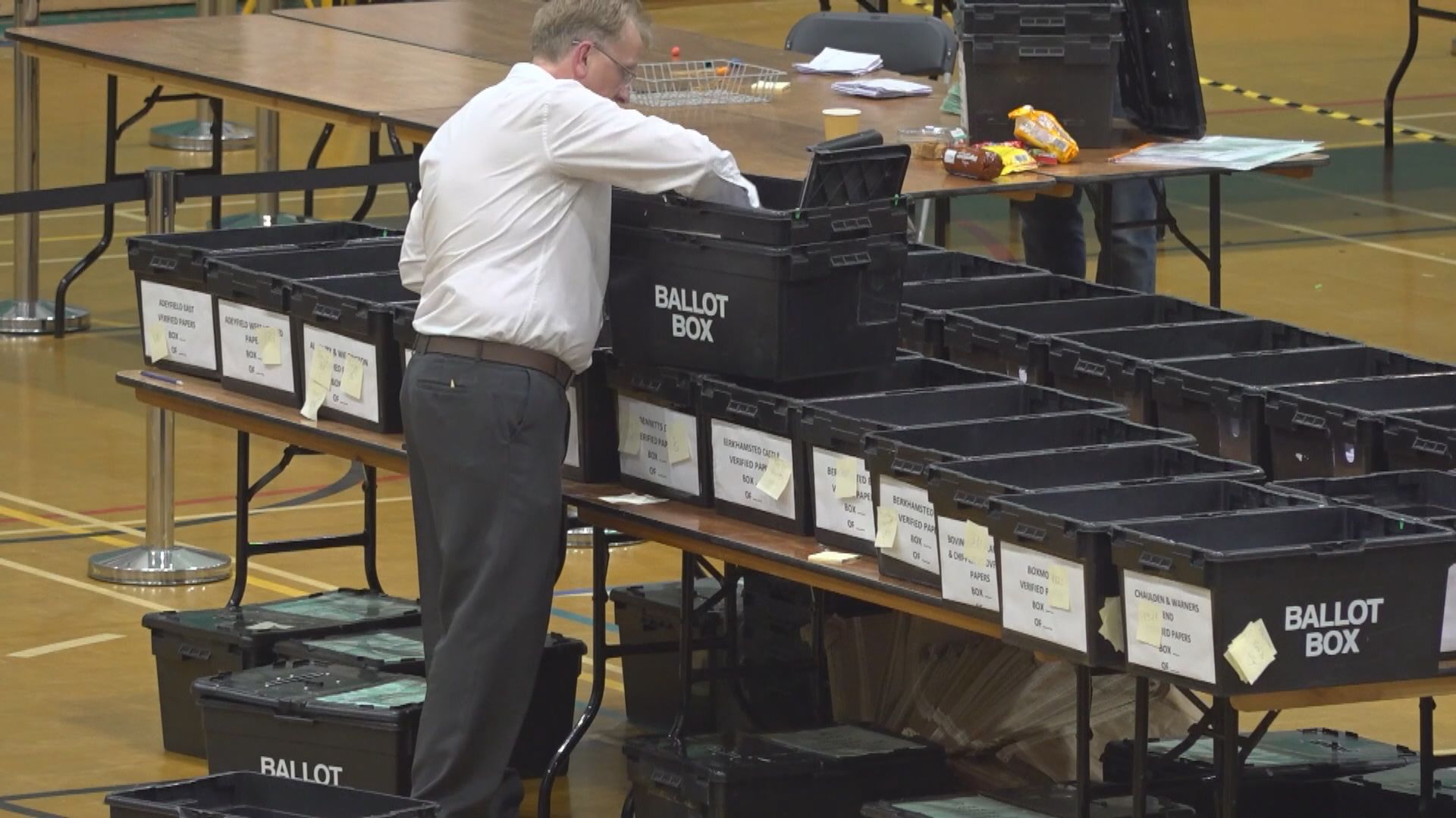 英格蘭地方議會選舉正在點票　估計執政保守黨損失約千個議席