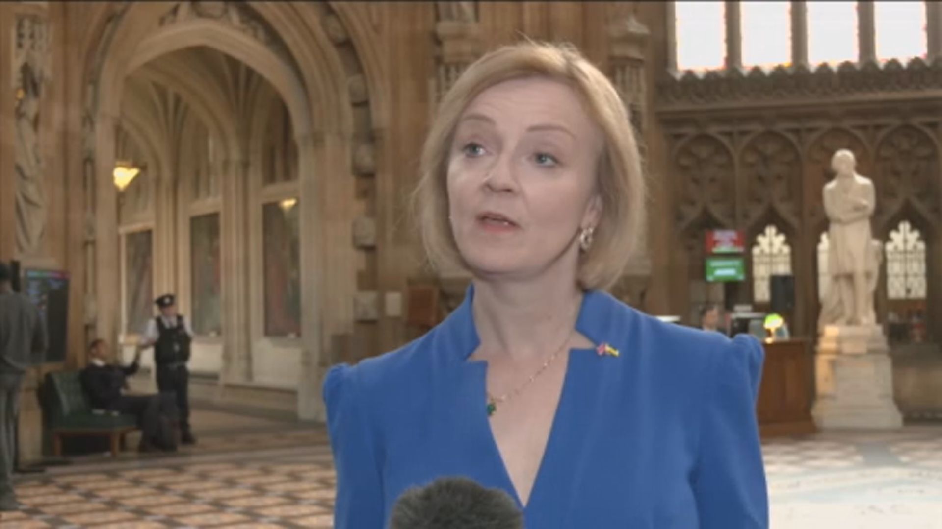 英國保守黨高層周一開會討論卓慧思未來