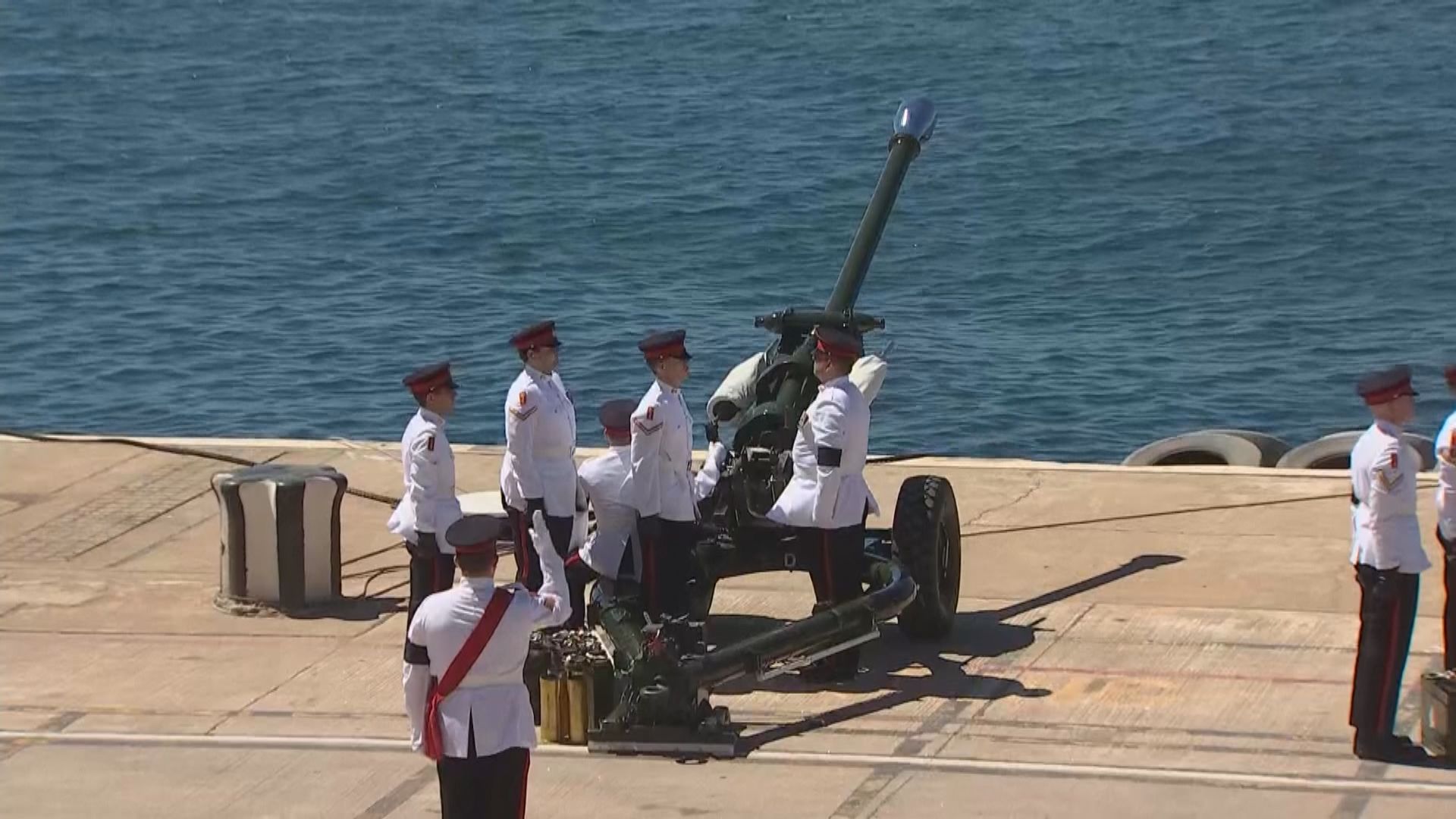 英國多處鳴放禮炮及響鐘悼英女王