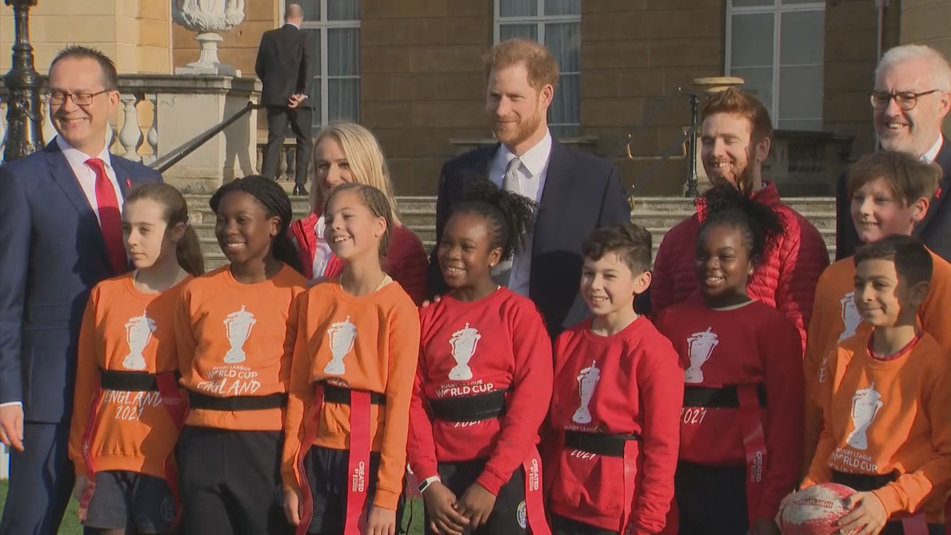 哈里宣布卸下王室高層身分後露面
