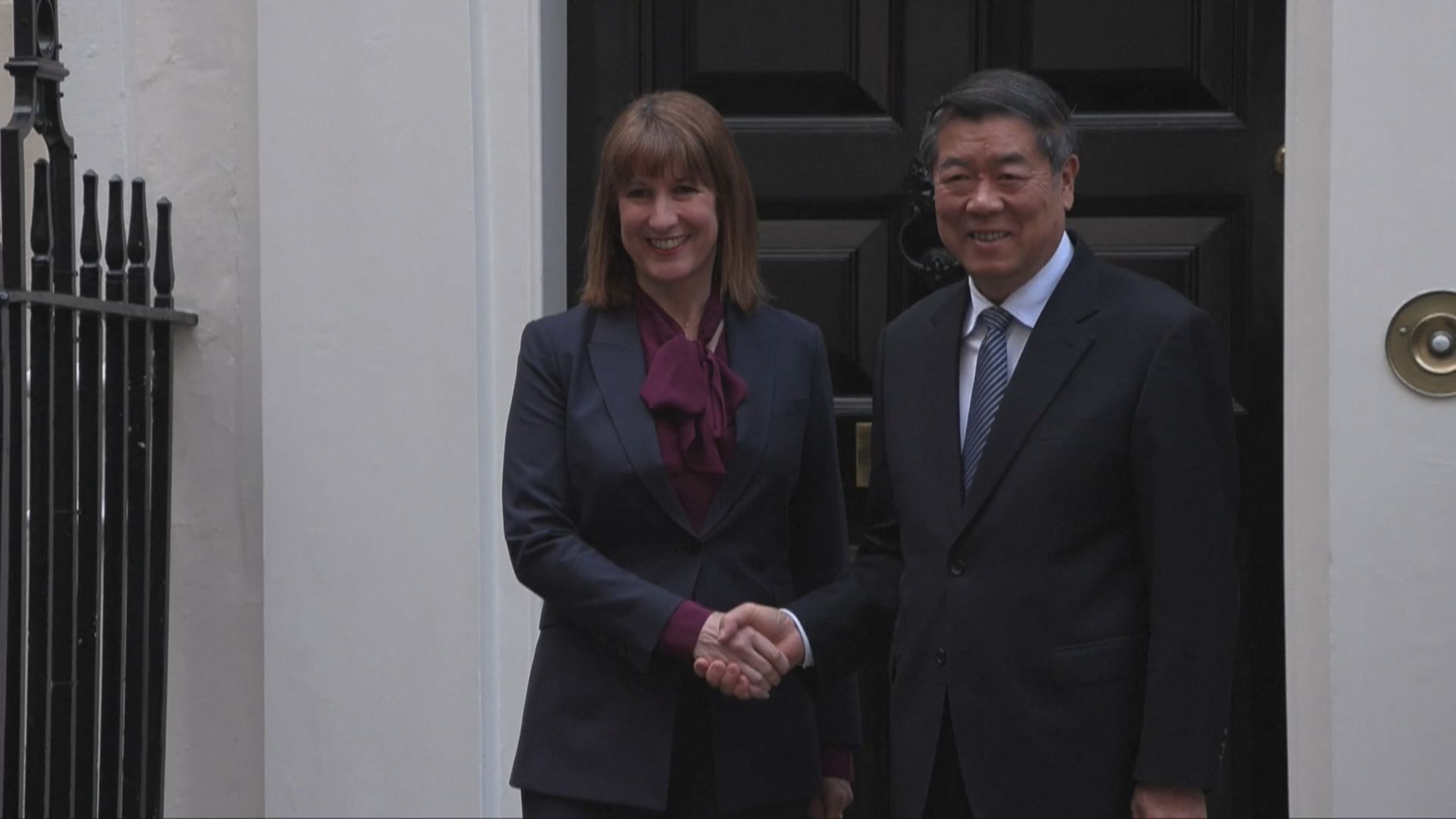 何立峰倫敦見英國財相李韻晴
