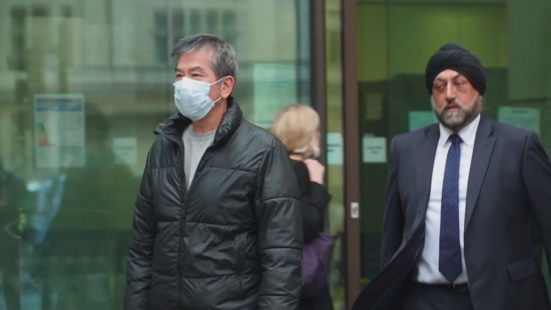 被指協助香港情報機構違英國國安法三人獲准保釋 中國駐英使館強烈譴責