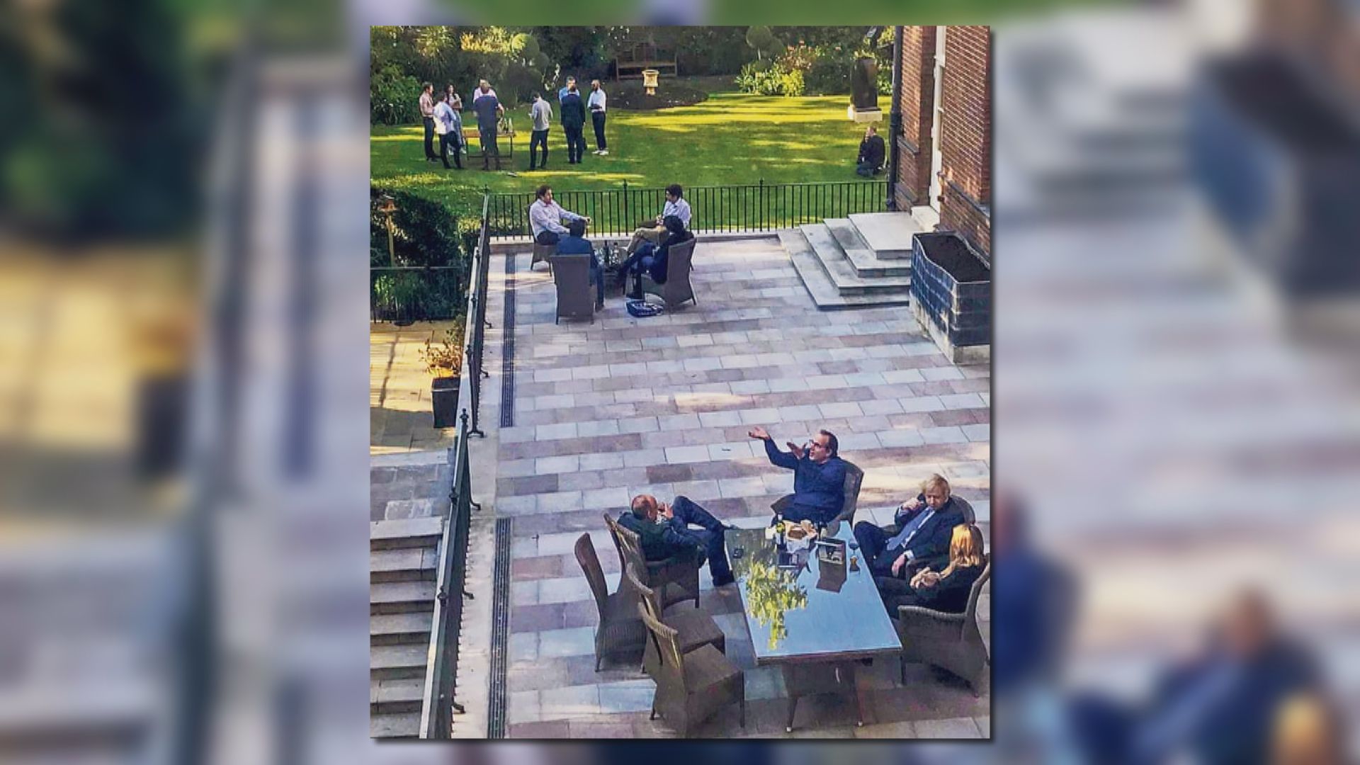 英媒爆約翰遜封城期間廿人聚會疑違反防疫規定