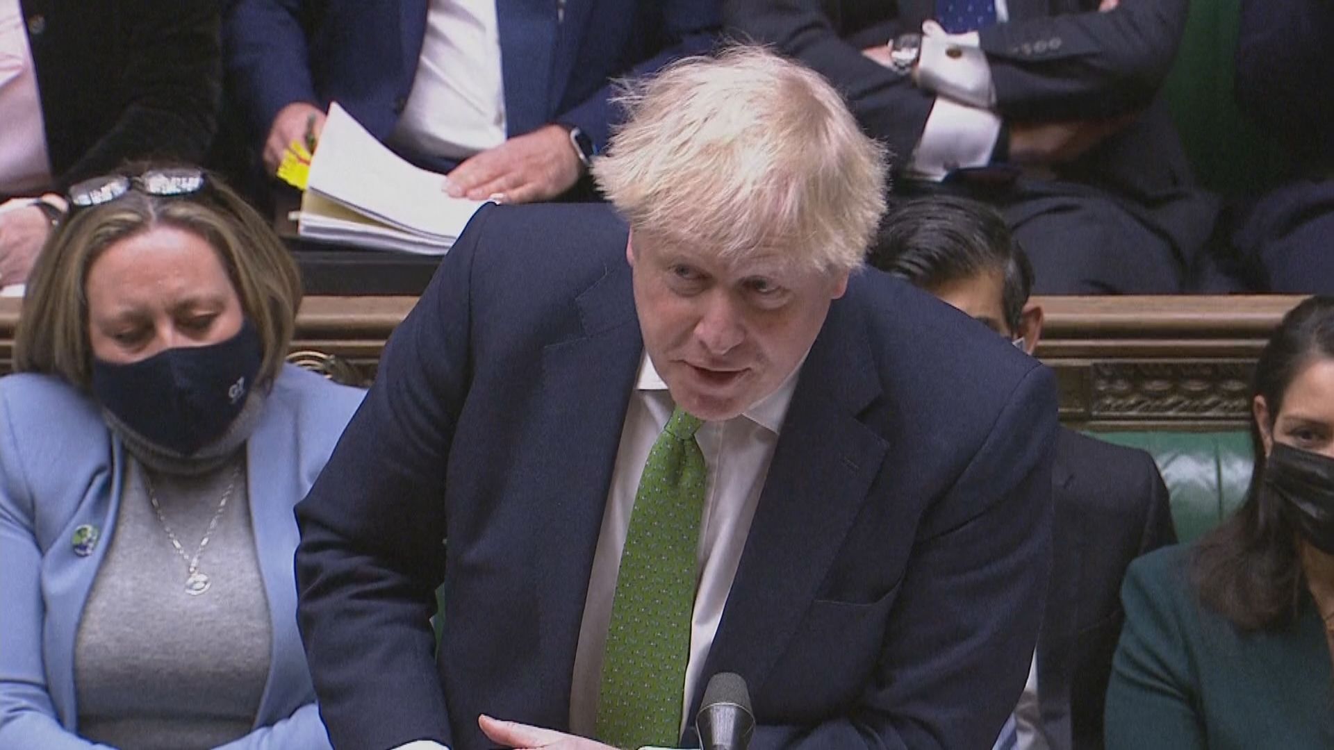 約翰遜出席國會質詢　拒就首相府派對事件辭職