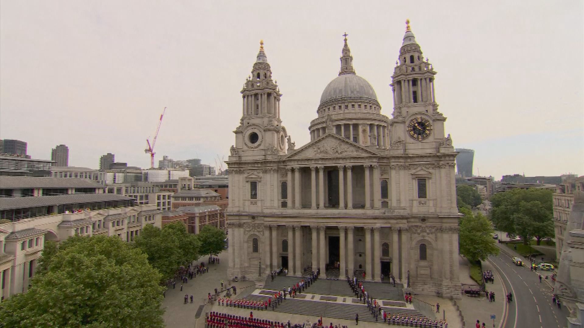 英女王身體不適缺席感恩崇拜