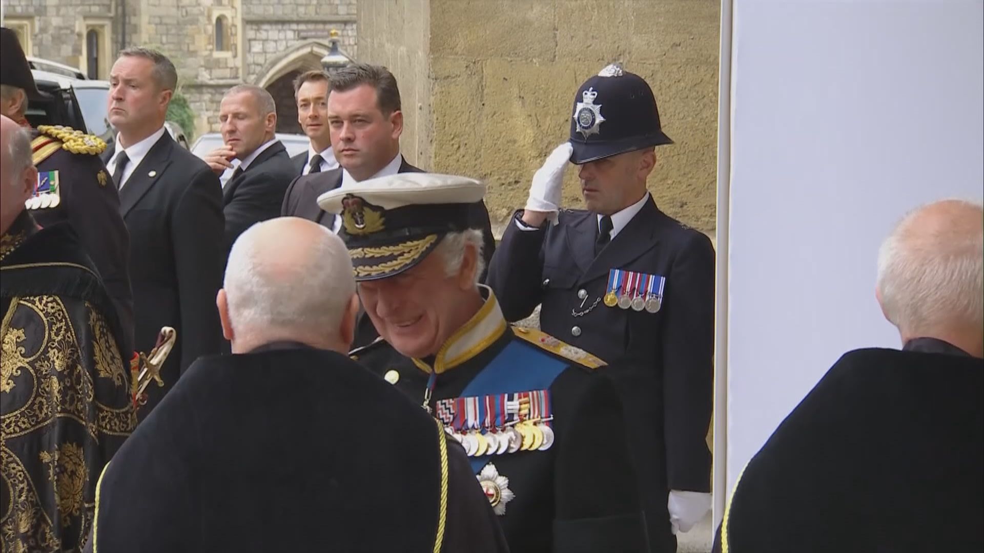 英國白金漢宮否認查理斯三世明年6月3日加冕