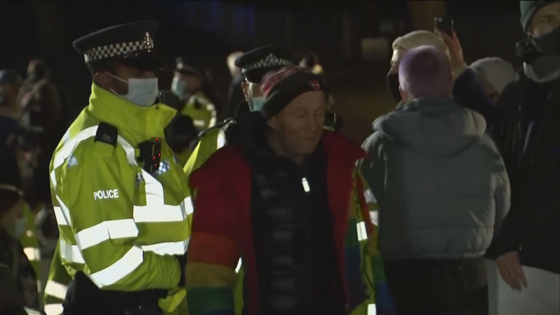 英國女子埃弗拉德遇害案　警方驅散悼念民眾惹多方抨擊