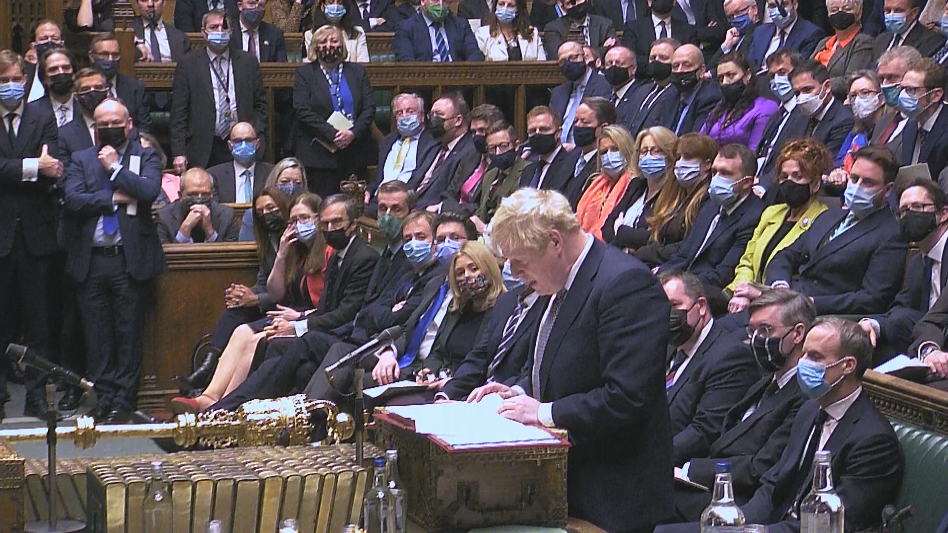 約翰遜就前年五月英國封城抗疫期間開派對道歉