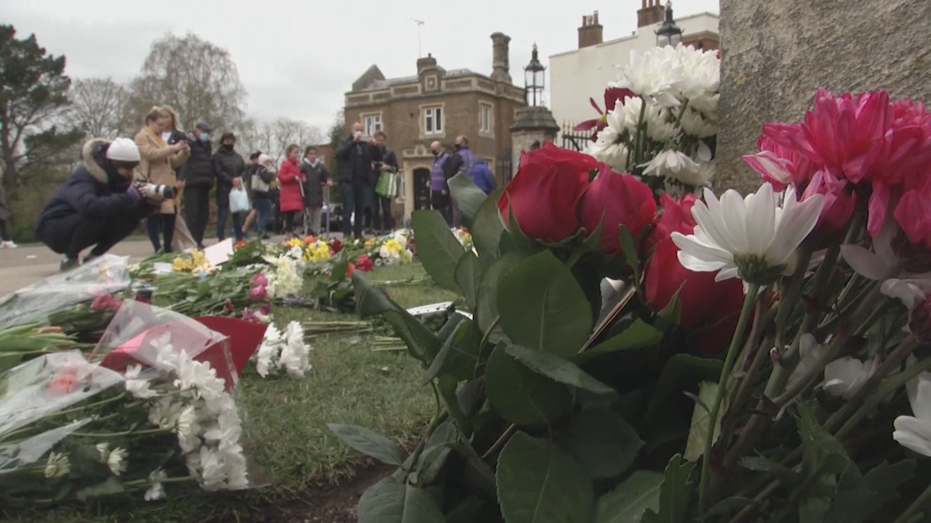 英國多地鳴炮向離世的菲臘親王致意