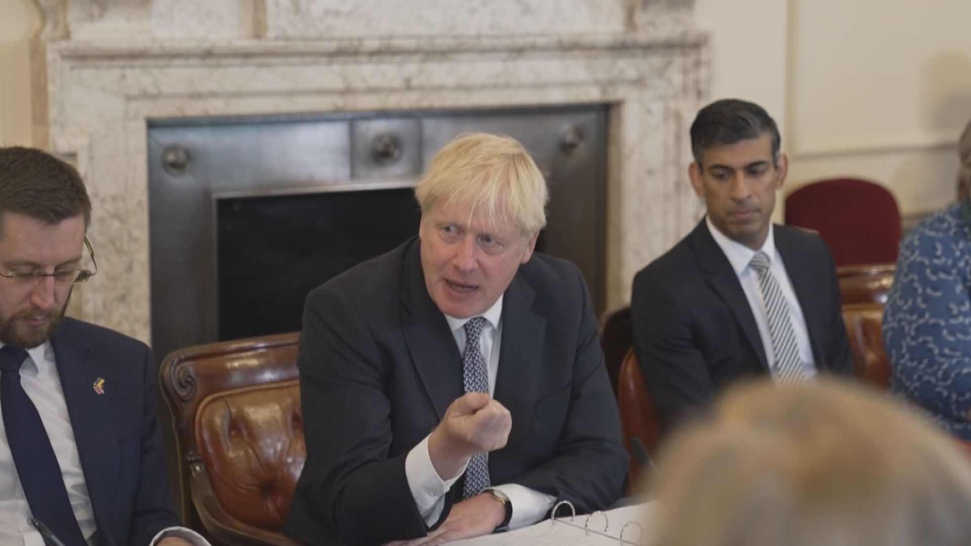 多名英國內閣成員要求下台　約翰遜表明拒絕