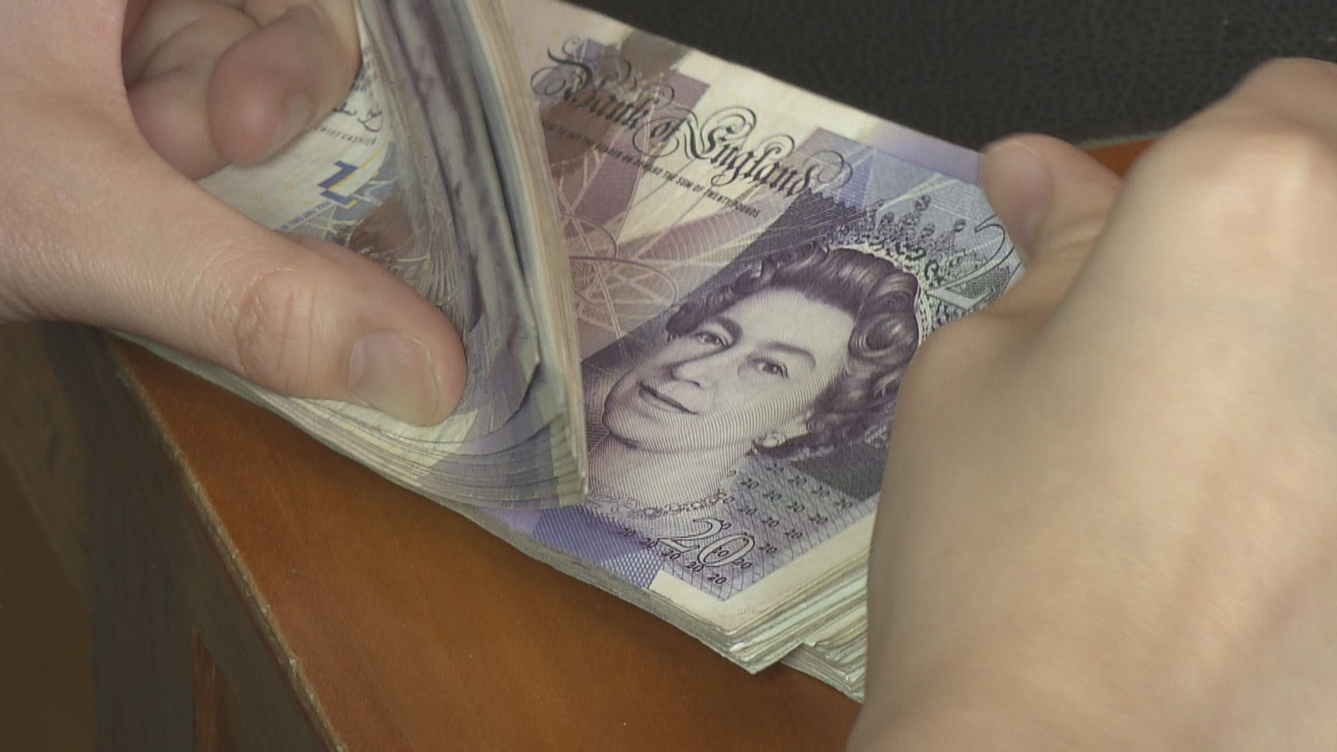 約翰遜不角逐保守黨黨魁　英鎊曾升近1%