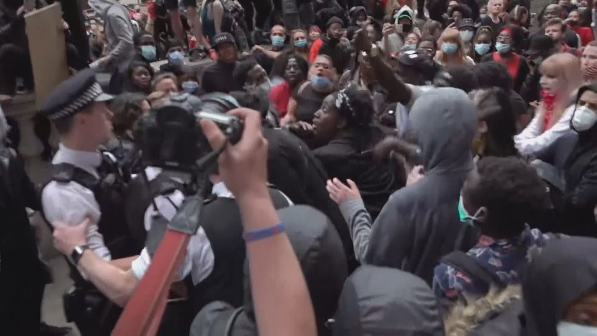 倫敦抗議種族歧視示威演變成衝突