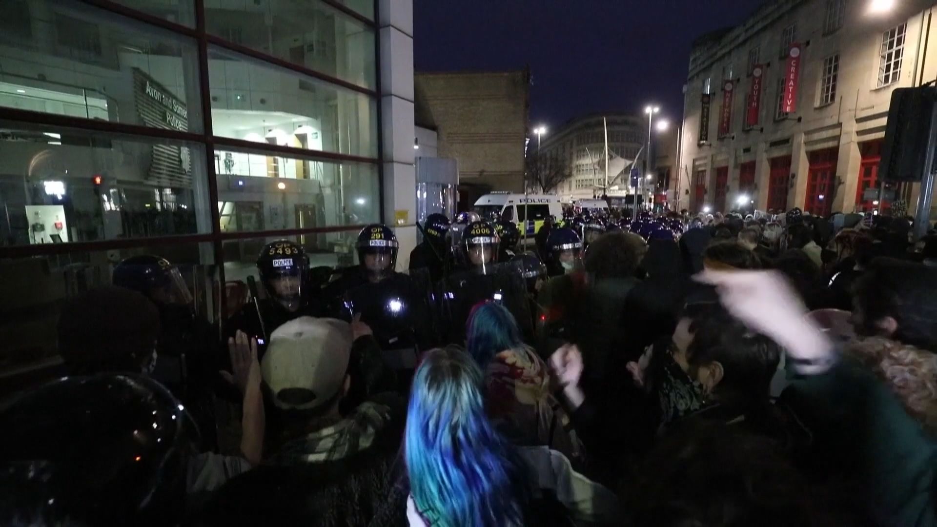 英國民眾抗議限制示威法案　與警衝突