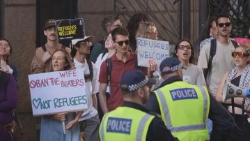 倫敦支持反對難民示威持續　雙方陣營隔空對罵