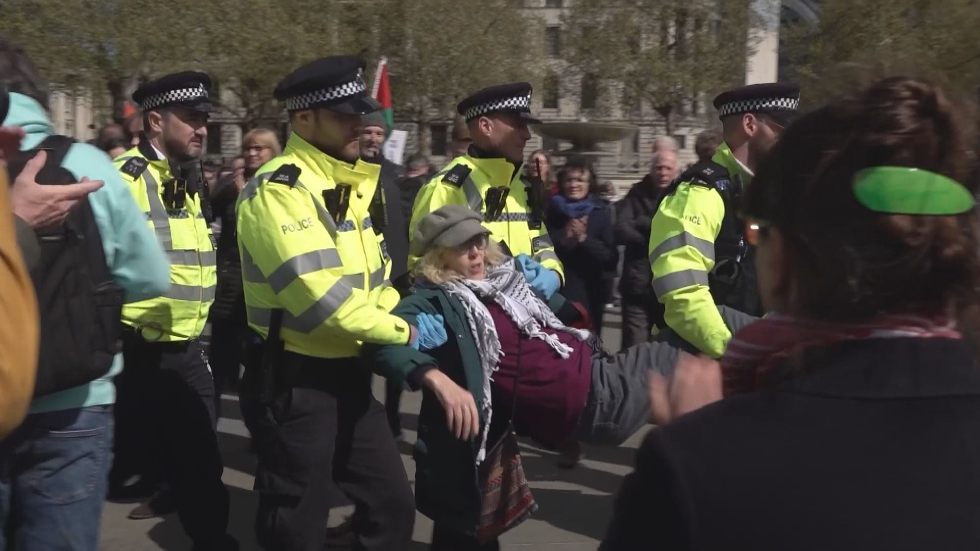 倫敦民眾示威聲援巴勒斯坦行動　逾500人被捕