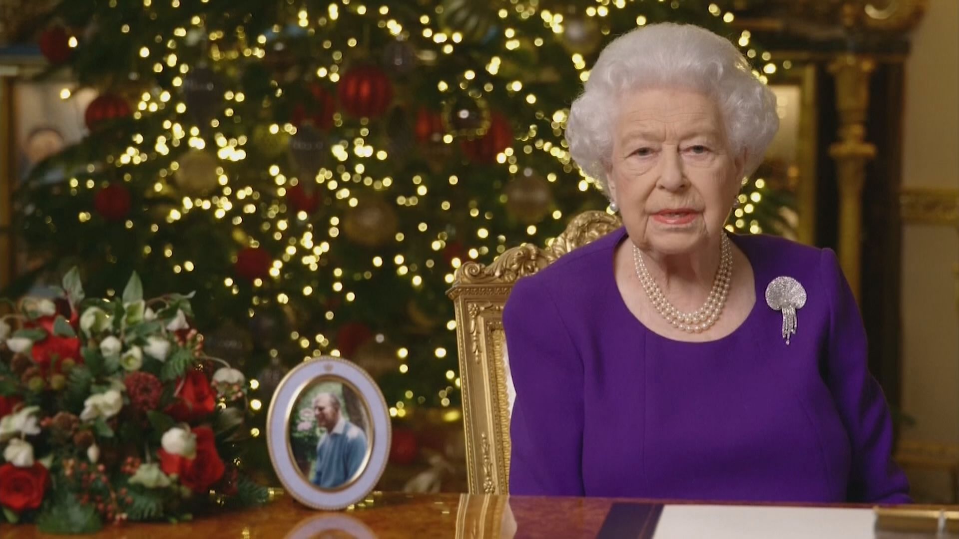 英女王聖誕文告感謝醫護人員對抗擊新冠病毒疫情貢獻