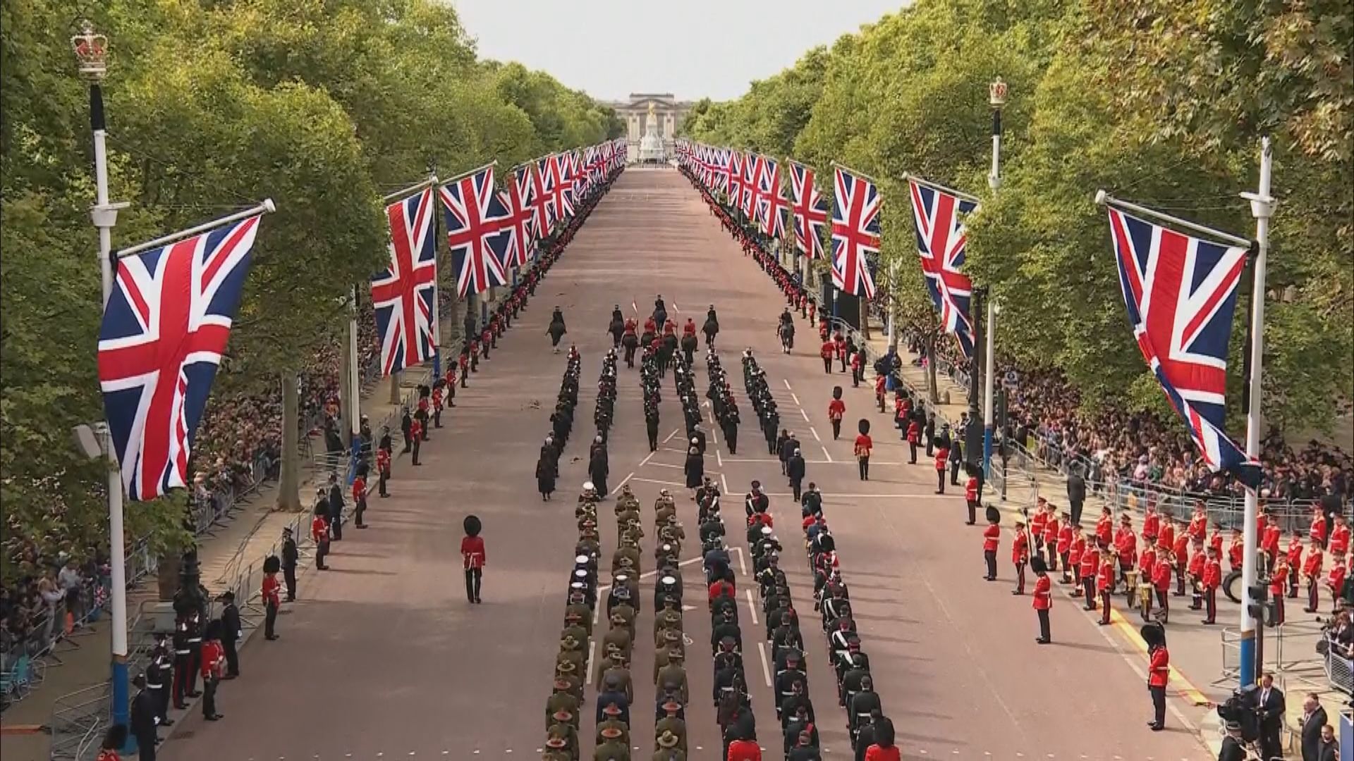 女王靈柩在倫敦移靈　再由靈車移送往溫莎堡